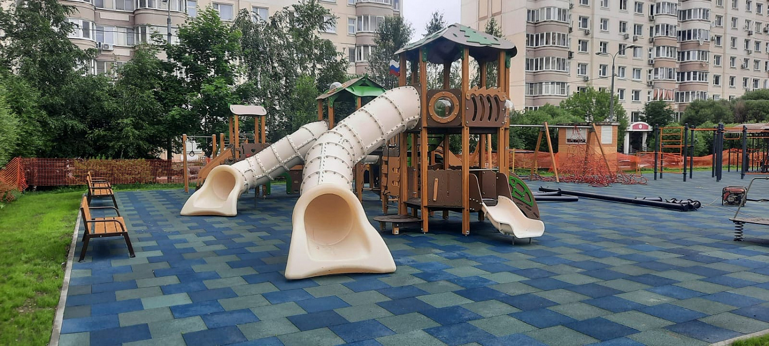 Самое надежное покрытие для детских площадок